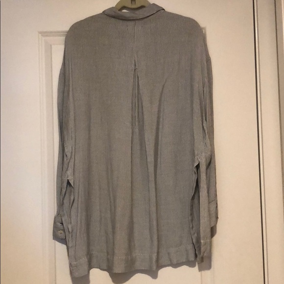 BDG button up top - Picture 3 of 4